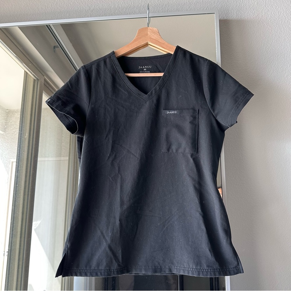 Jaanuu 3-Pocket V-Neck Scrub Top